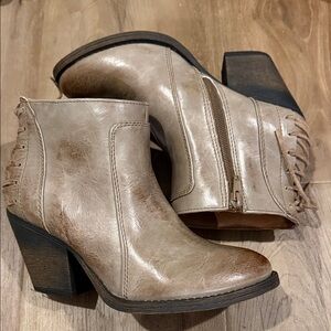 NOW or NEVER the model name is "Glenwood" or "Milano"Ankle boots" or "booties":